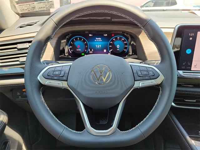 Photo of 2024 Silver Mist Metallic Volkswagen Atlas