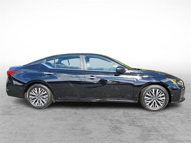 Photo of 2025 Super Black Nissan Altima