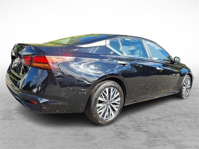 Photo of 2025 Super Black Nissan Altima