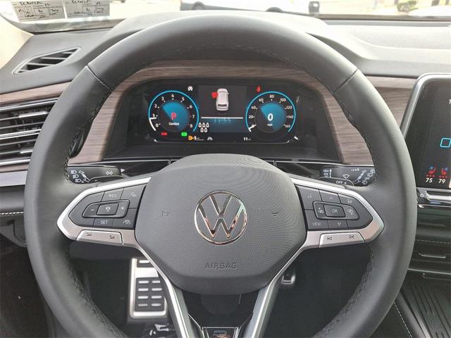 Photo of 2025 Deep Black Pearl Volkswagen Atlas