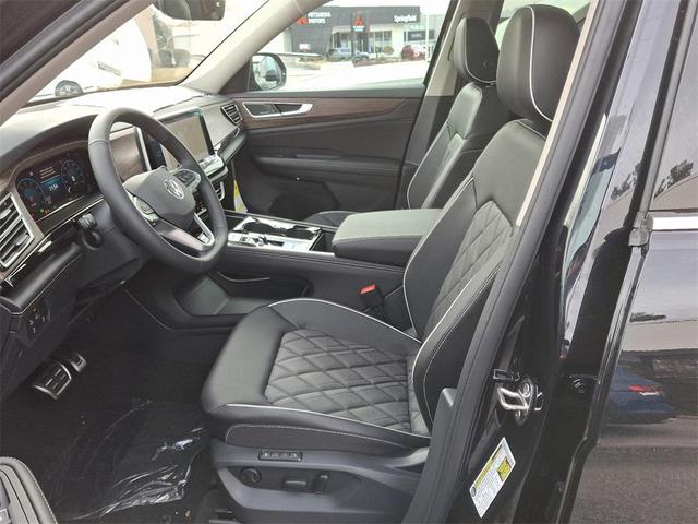 Photo of 2025 Deep Black Pearl Volkswagen Atlas