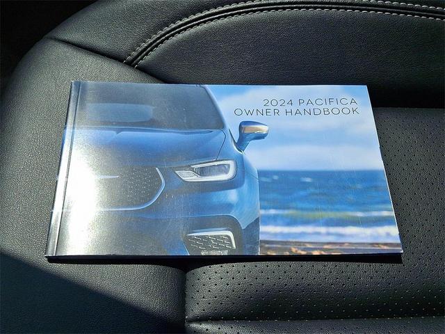 Photo of 2024 Black Chrysler Pacifica