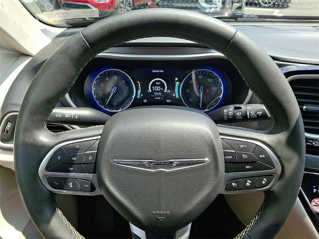 Photo of 2024 Black Chrysler Pacifica
