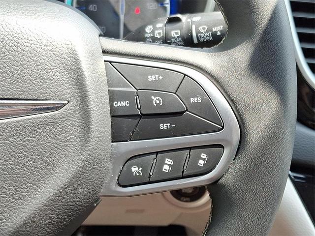 Photo of 2024 Black Chrysler Pacifica