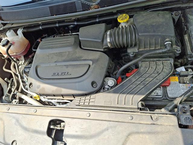 Photo of 2024 Black Chrysler Pacifica