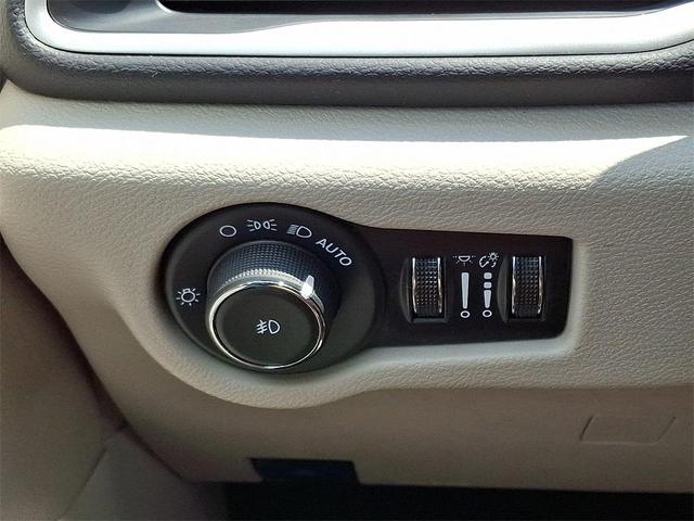 Photo of 2024 Black Chrysler Pacifica