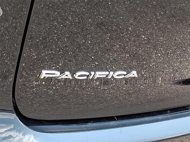 Photo of 2024 Black Chrysler Pacifica