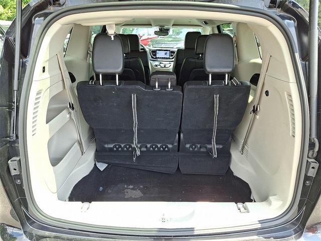 Photo of 2024 Black Chrysler Pacifica