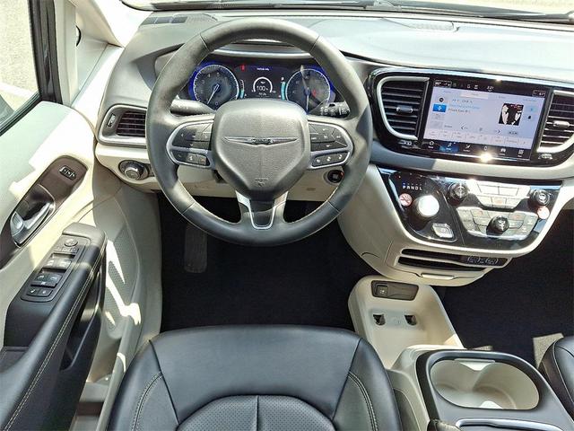 Photo of 2024 Black Chrysler Pacifica