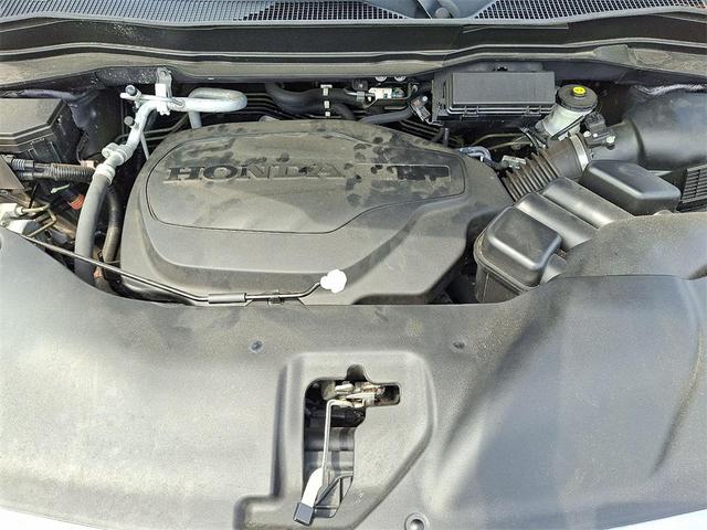 Photo of 2021 Gray Honda Pilot