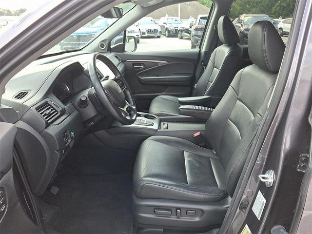 Photo of 2021 Gray Honda Pilot