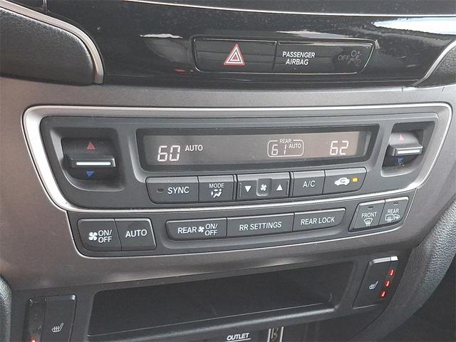 Photo of 2021 Gray Honda Pilot