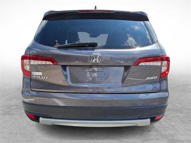 Photo of 2021 Gray Honda Pilot