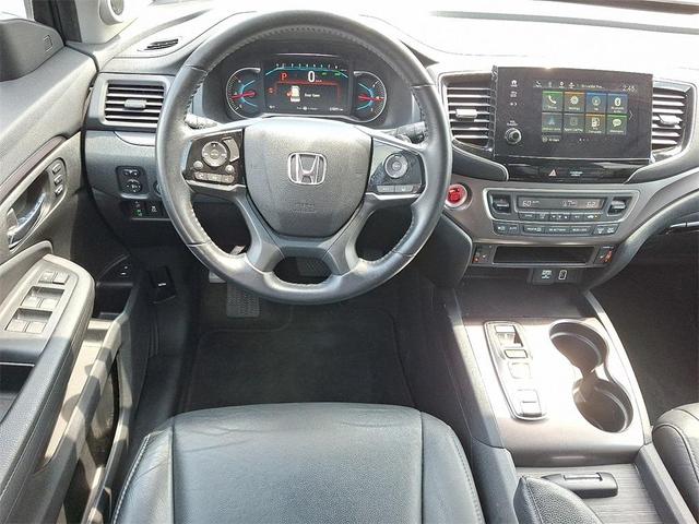 Photo of 2021 Gray Honda Pilot