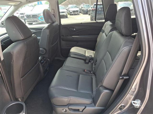 Photo of 2021 Gray Honda Pilot