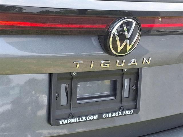Photo of 2025 Platinum Gray Metallic Volkswagen Tiguan
