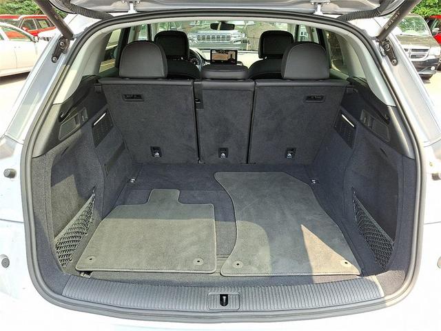 Photo of 2023 Florett Silver Metallic Audi Q5