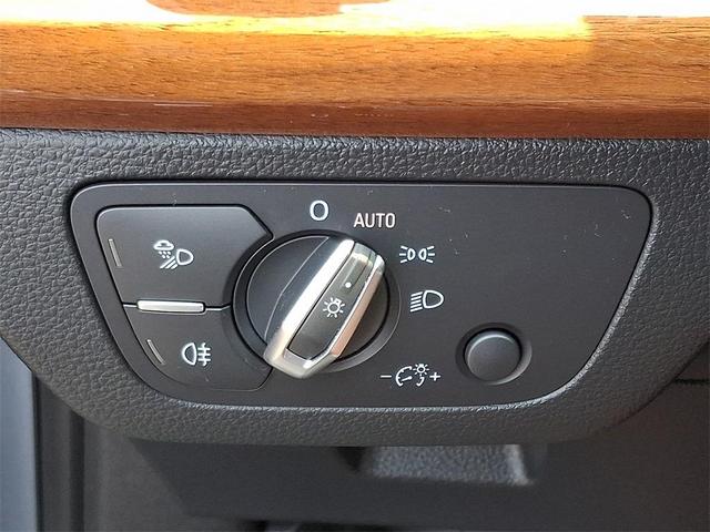 Photo of 2023 Florett Silver Metallic Audi Q5
