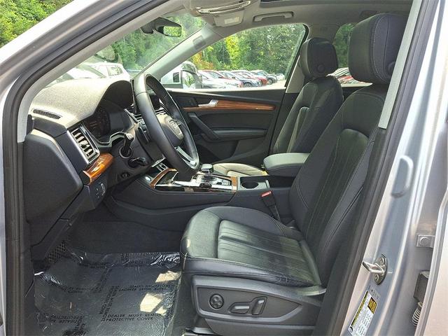 Photo of 2023 Florett Silver Metallic Audi Q5