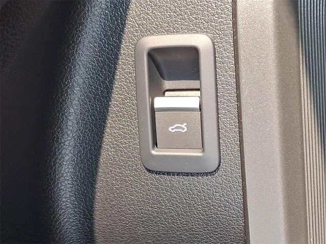 Photo of 2023 Florett Silver Metallic Audi Q5
