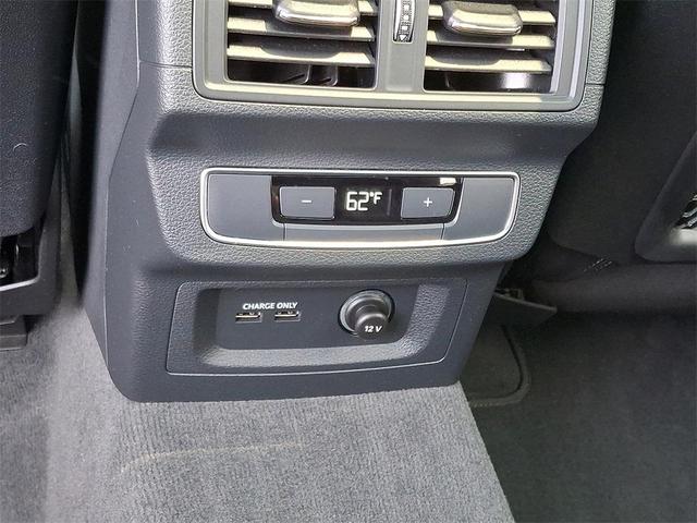 Photo of 2023 Florett Silver Metallic Audi Q5