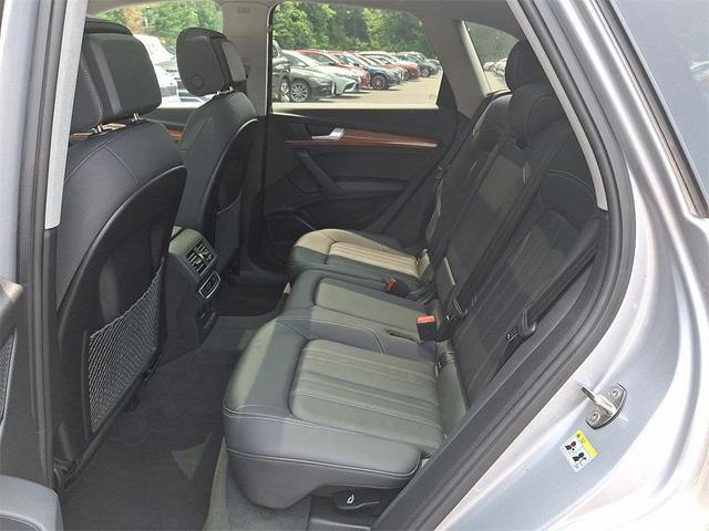 Photo of 2023 Florett Silver Metallic Audi Q5
