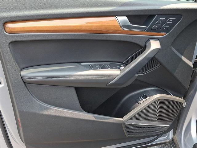 Photo of 2023 Florett Silver Metallic Audi Q5