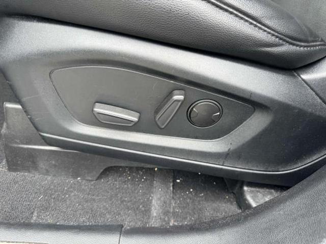 Photo of 2022 Star White Ford Explorer