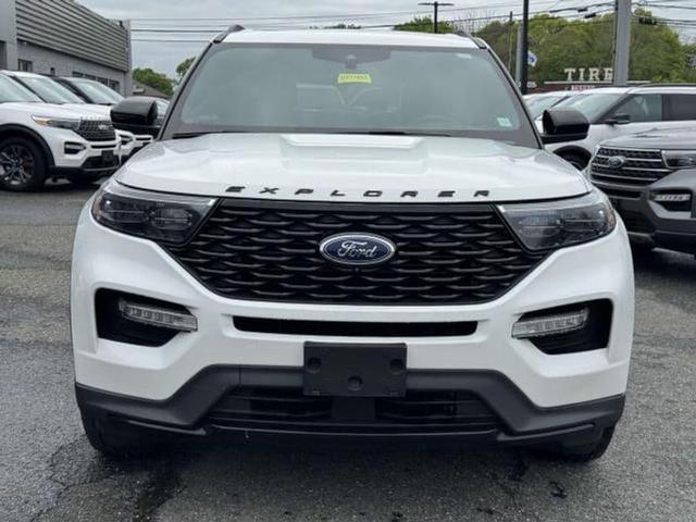 Photo of 2022 Star White Ford Explorer