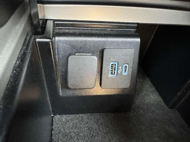 Photo of 2022 Star White Ford Explorer