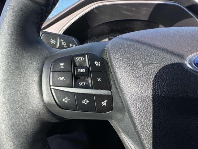 Photo of 2022 Iconic Silver Metallic Ford Escape