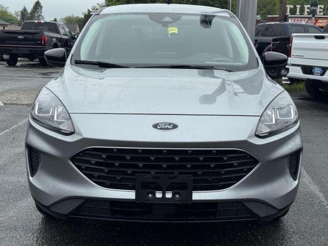 Photo of 2022 Iconic Silver Metallic Ford Escape