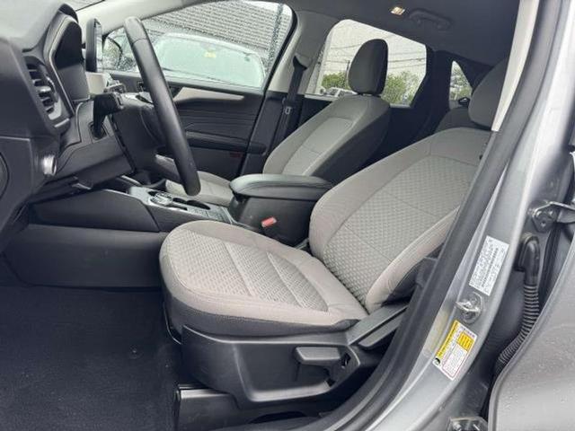 Photo of 2022 Iconic Silver Metallic Ford Escape