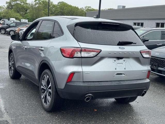 Photo of 2022 Iconic Silver Metallic Ford Escape