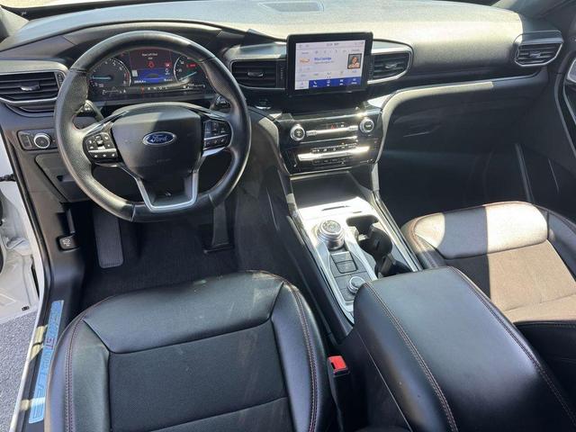 Photo of 2022 Star White Ford Explorer