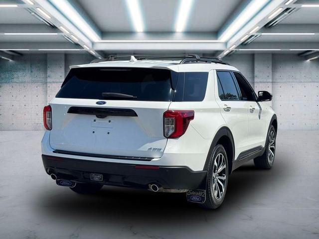 Photo of 2022 Star White Ford Explorer