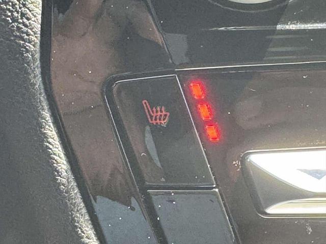 Photo of 2022 Star White Ford Explorer