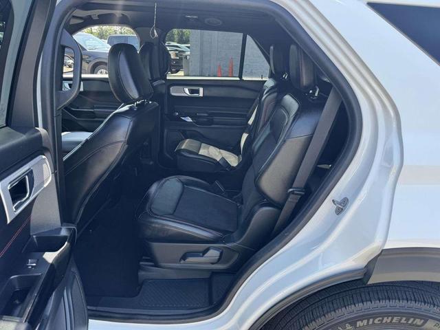 Photo of 2022 Star White Ford Explorer