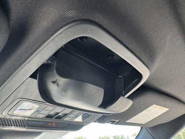 Photo of 2022 Star White Ford Explorer