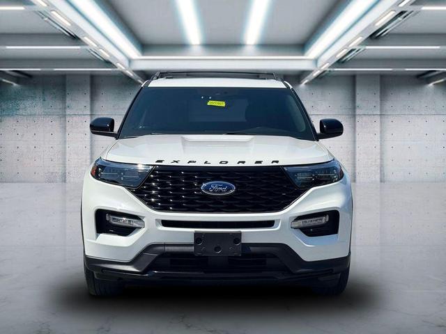 Photo of 2022 Star White Ford Explorer