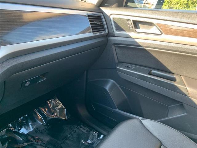 Photo of 2019 Platinum Gray Metallic Volkswagen Atlas