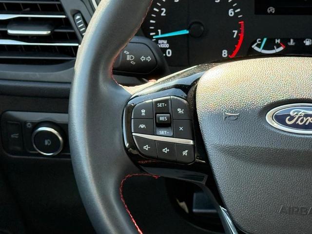 Photo of 2022 Star White Ford Escape