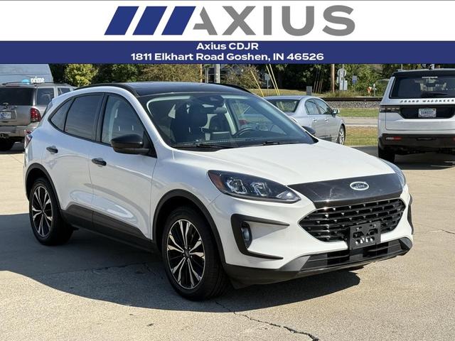 Photo of 2022 Star White Ford Escape