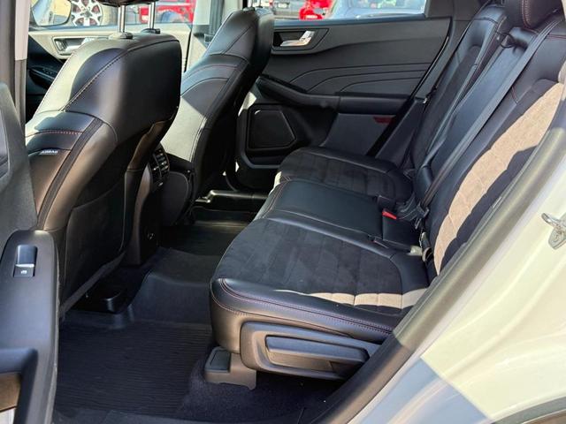 Photo of 2022 Star White Ford Escape