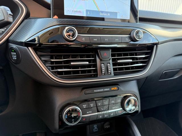 Photo of 2022 Star White Ford Escape