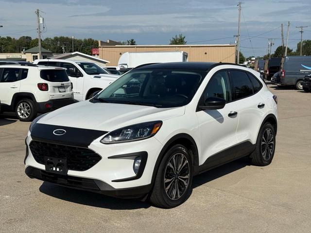 Photo of 2022 Star White Ford Escape