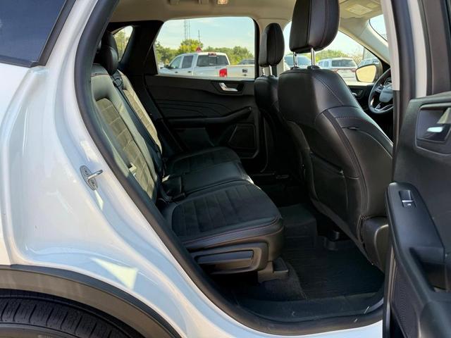 Photo of 2022 Star White Ford Escape
