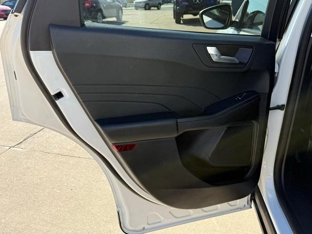 Photo of 2022 Star White Ford Escape
