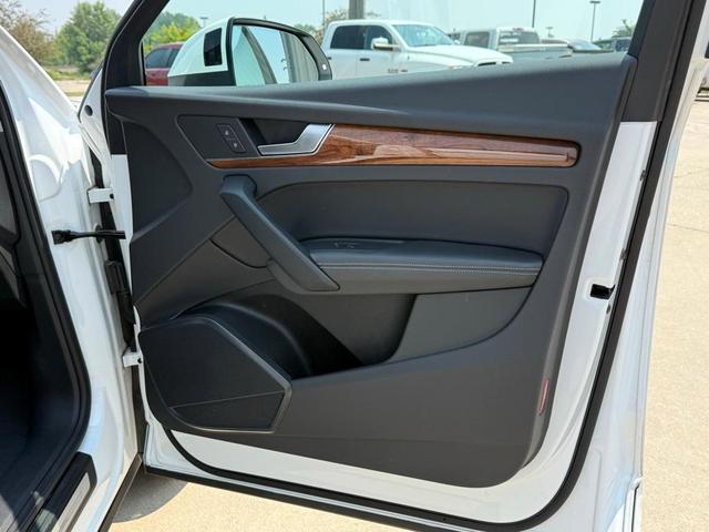 Photo of 2022 Ibis White Audi Q5