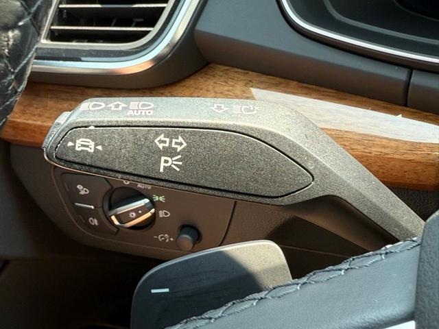 Photo of 2022 Ibis White Audi Q5
